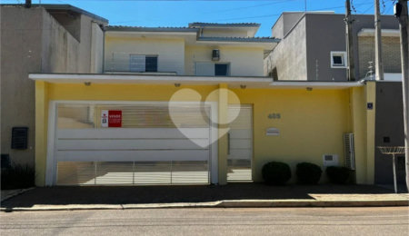Casa à venda com 4 quartos, sendo 2 suítes,  em Vila Nastri, Itapetininga, SP