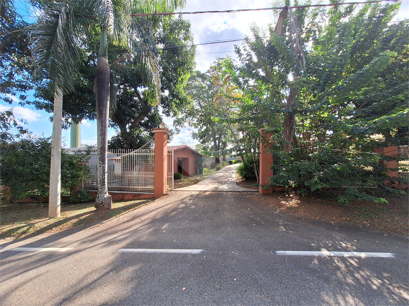 Casa à venda ou para alugar com 4 quartos, sendo 3 suítes, no condomínio Chácara Residencial Santa Maria, Votorantim - SP