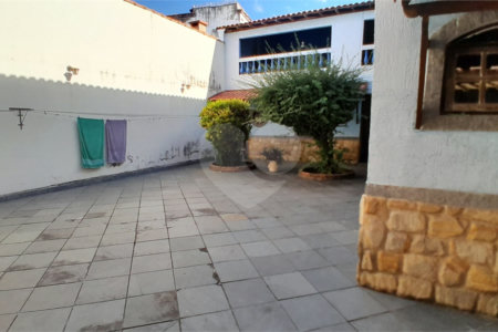 Casa à venda com 4 quartos, sendo 1 suíte, em Bangu, Rio de Janeiro, RJ