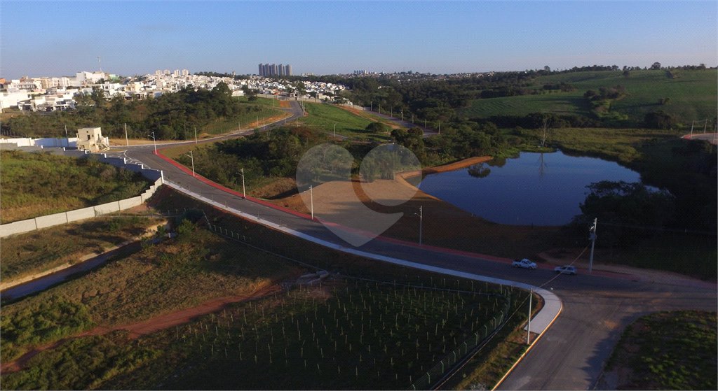 Terreno à venda no condomínio Jardim Residencial Helena Maria, Sorocaba - SP