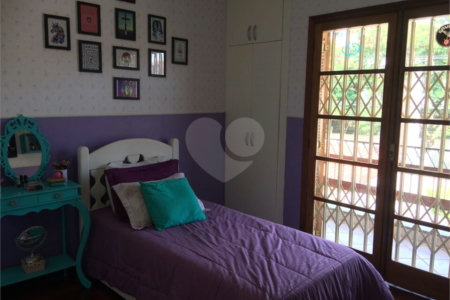 Sobrado à venda com 4 quartos, sendo 1 suíte, em Jardim Pinheiros, São Paulo, SP