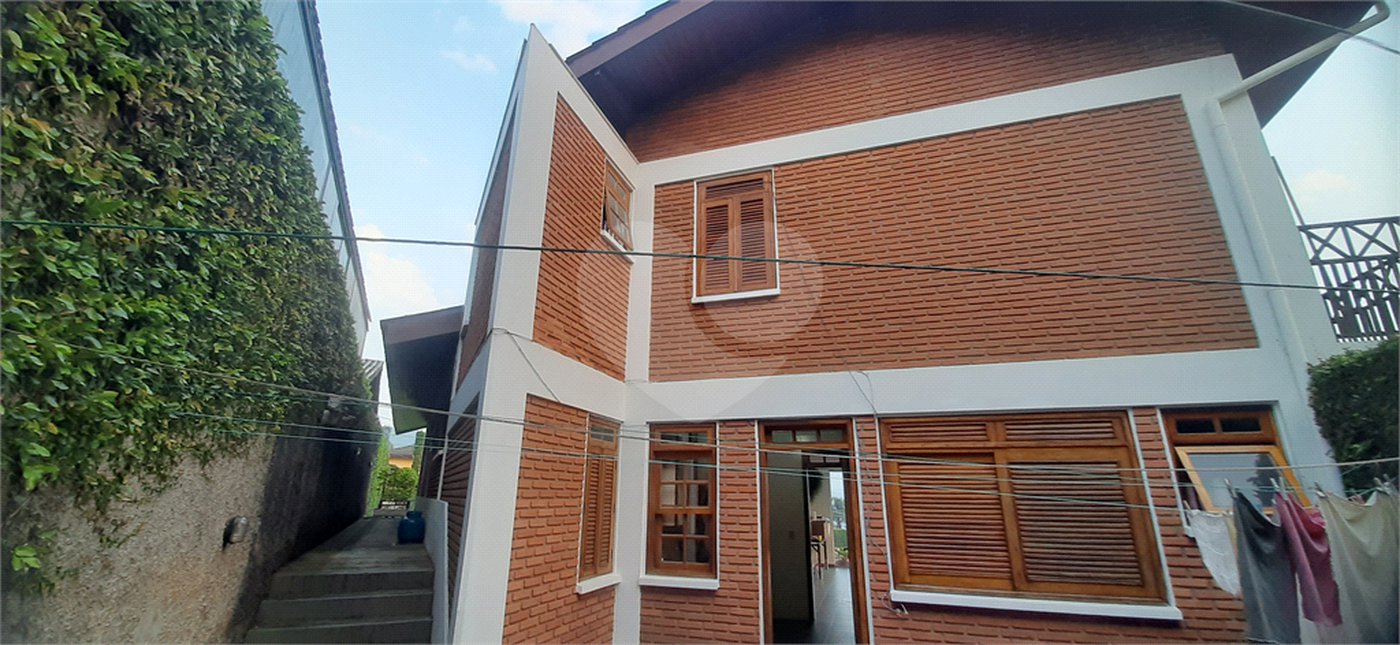 Casa à venda com 3 quartos, sendo 1 suíte, no condomínio Alpes da Cantareira, Mairiporã - SP