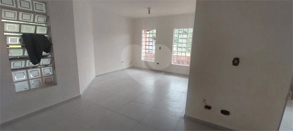 Sobrado à venda com 4 quartos, sendo 2 suítes, em Lavapés, Mairiporã, SP