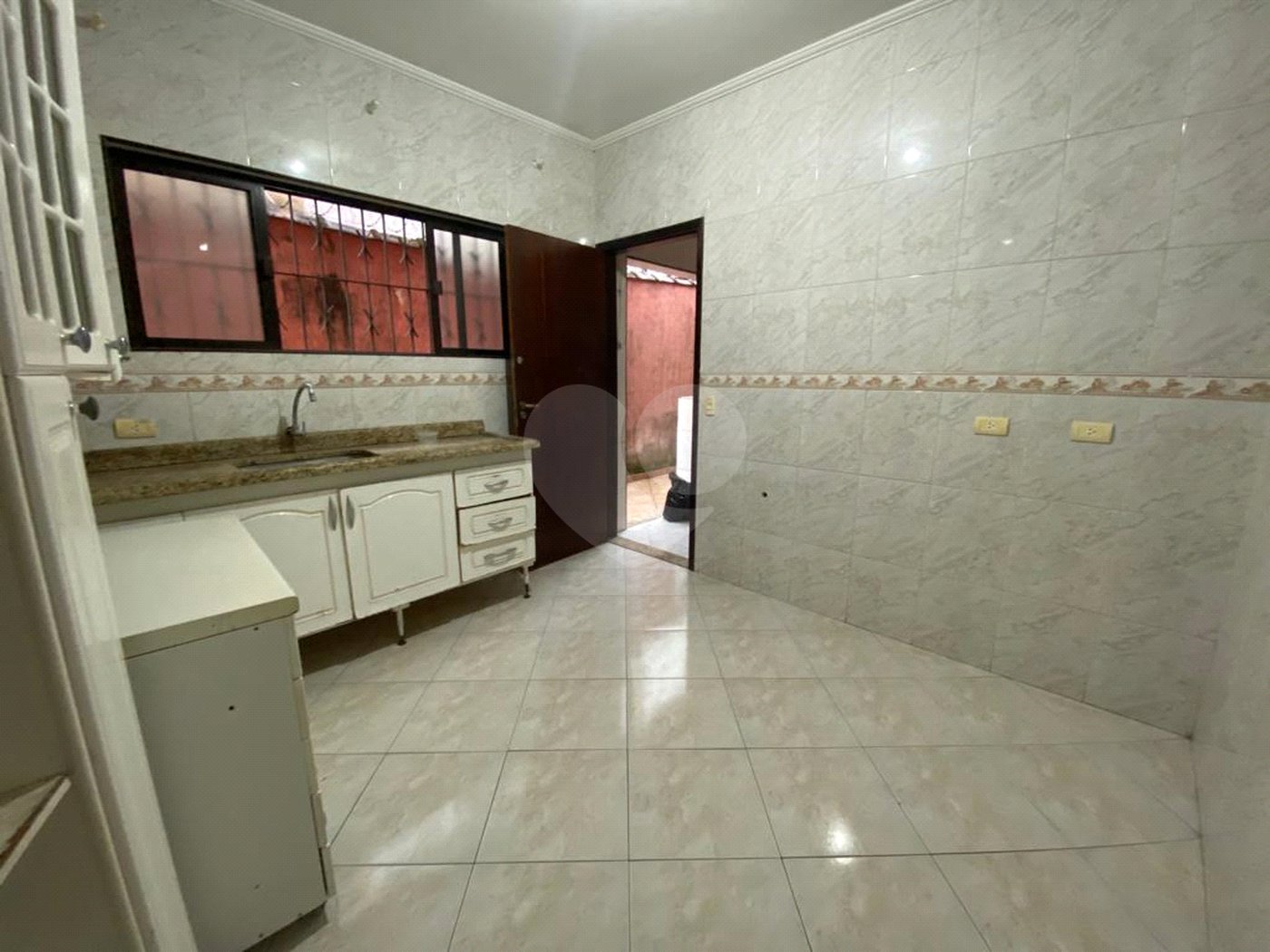 Casa à venda com 3 quartos, sendo 1 suíte, em Vila Valença, São Vicente, SP