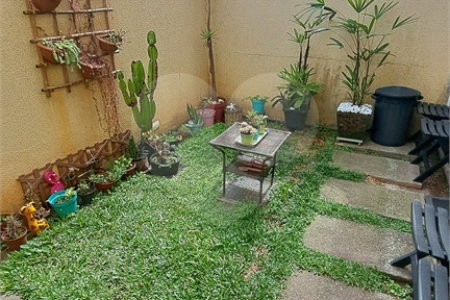 Casa à venda com 3 quartos, sendo 1 suíte,  no condomínio Moradas do Horto, São Paulo - SP