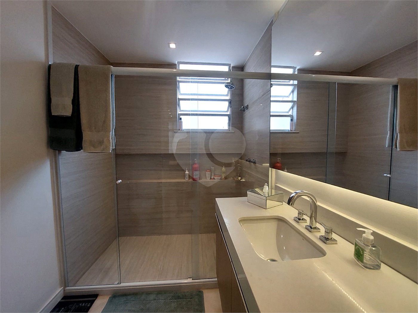 Apartamento à venda com 3 quartos, sendo 2 suítes, em Tijuca, Rio de Janeiro, RJ