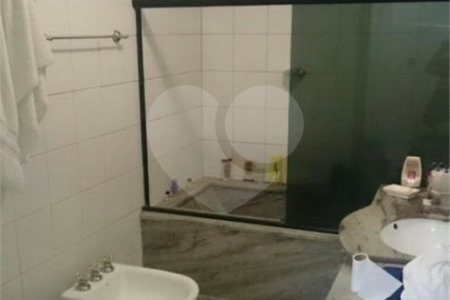 Sobrado à venda com 5 quartos, sendo 2 suítes, em Brooklin Paulista, São Paulo, SP