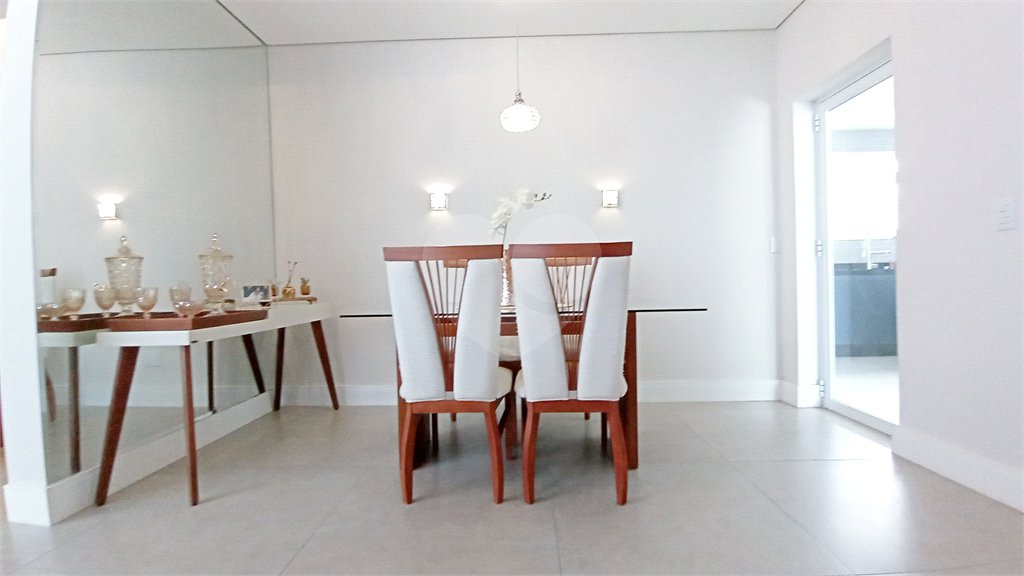 Casa à venda com 3 suítes no condomínio Vila do Sol, Valinhos - SP