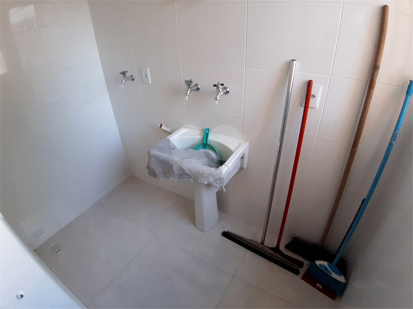 Casa para alugar com 3 quartos, sendo 1 suíte,  no condomínio Villagio DI Maria, São Paulo - SP