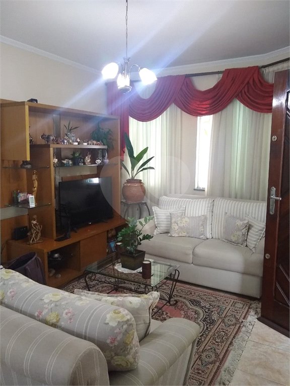 Sobrado à venda com 3 suítes em Vila Nivi, São Paulo, SP
