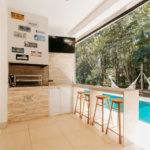 Casa à venda com 5 quartos, sendo 4 suítes, no condomínio Figueira Garden, Atibaia - SP