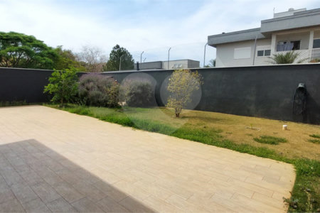Casa à venda com 3 suítes no condomínio Figueira Garden, Atibaia - SP