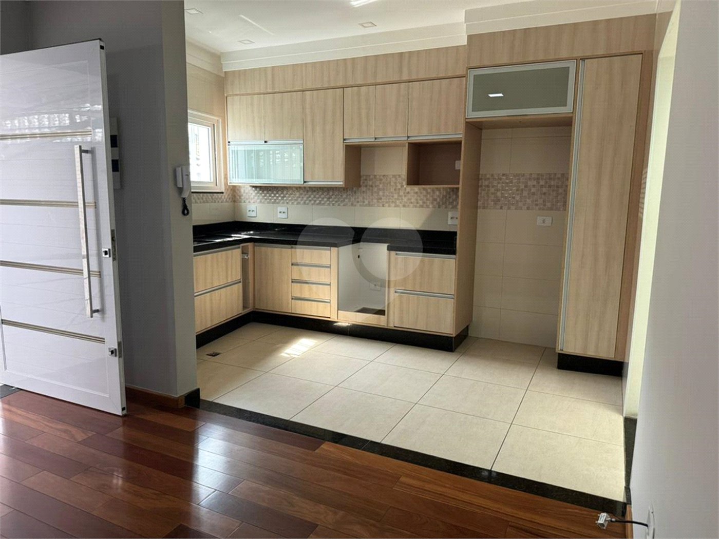 Sobrado à venda com 5 quartos, sendo 3 suítes, em Vila Nivi, São Paulo, SP