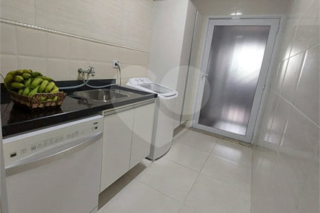 Sobrado à venda com 3 quartos, sendo 1 suíte, em Vila Nova Socorro, Mogi das Cruzes, SP