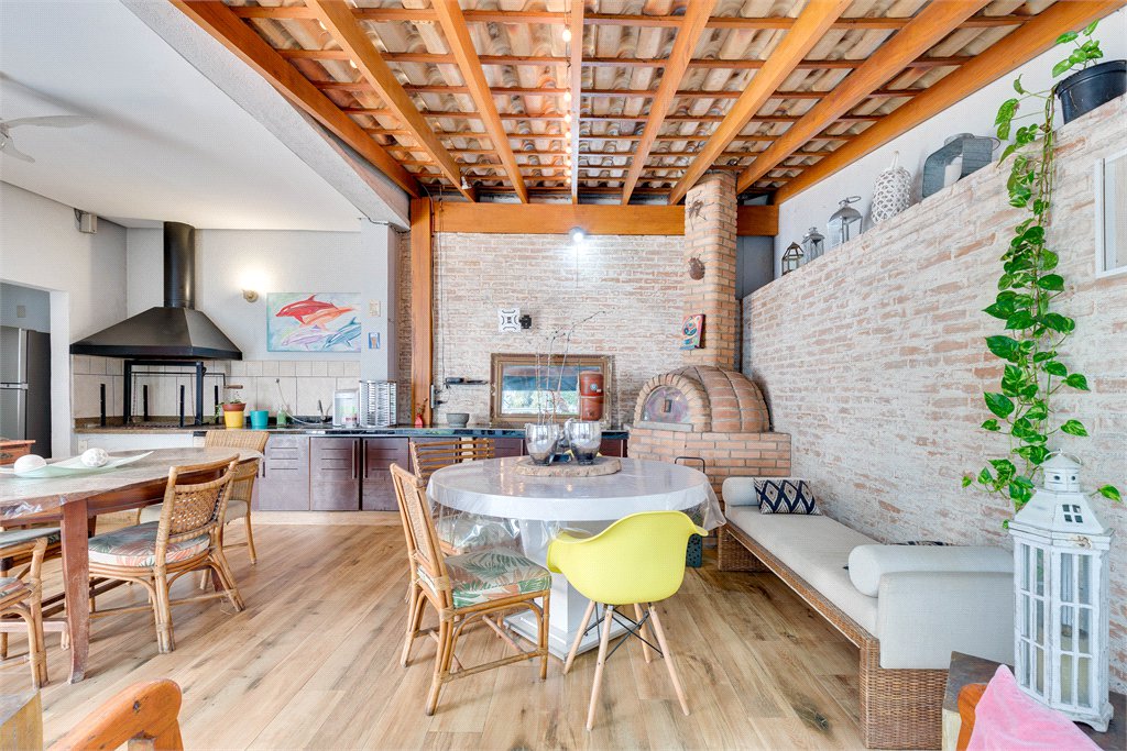 Casa à venda com 3 suítes no condomínio Vila Versalhes, São Paulo - SP