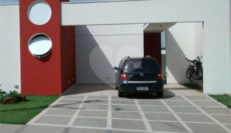 Casa à venda com 3 quartos, sendo 1 suíte,  no condomínio Lago da Serra, Araçoiaba da Serra - SP