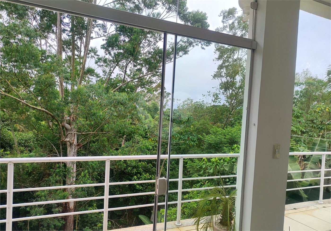 Casa à venda com 3 quartos, sendo 1 suíte, no condomínio Clube Florada Suzano, Suzano - SP