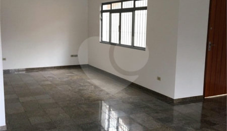 Casa à venda com 4 quartos, sendo 1 suíte,  em Loteamento Loanda, Atibaia, SP