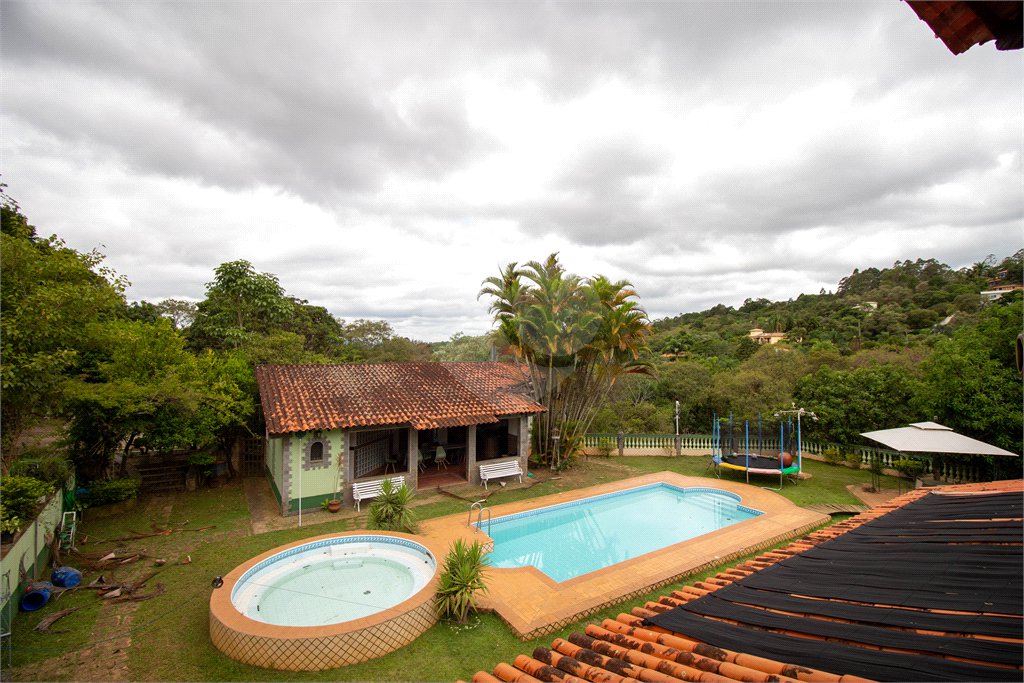 Casa à venda ou para alugar com 5 quartos, sendo 2 suítes, no condomínio Restinga Verde, São Roque - SP