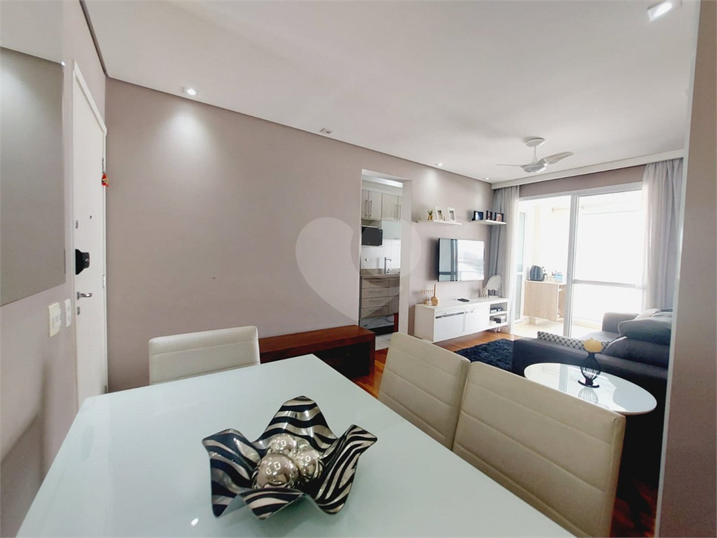 Apartamento à venda com 2 quartos, sendo 1 suíte, em Vila Anastácio, São Paulo, SP