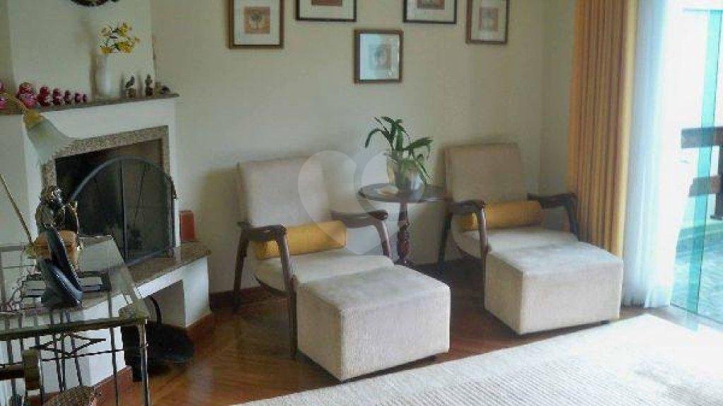 Sobrado à venda com 4 quartos, sendo 3 suítes, em Tremembé, São Paulo, SP