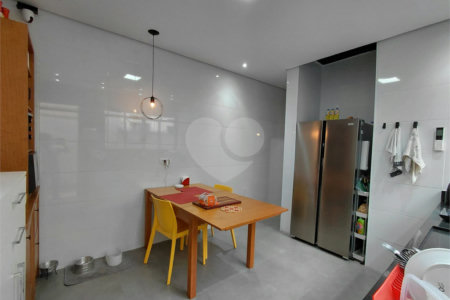 Sobrado à venda com 3 quartos, sendo 1 suíte, em Vila Romana, São Paulo, SP