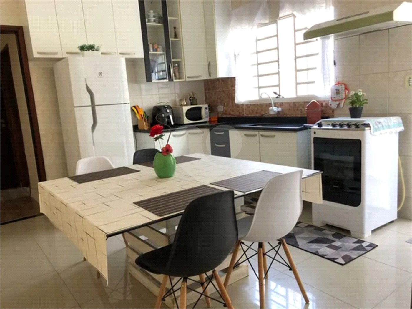 A VENDA SOBRADO, 100M², 3 DORMITORIOS 2 SENDO SUITE, 3 BANHEIROS, 2 VAGAS DE GARAGEM, SÃO JOSÉ DOS C