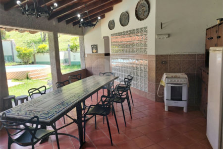 Casa à venda ou para alugar com 5 quartos, sendo 2 suítes, no condomínio Restinga Verde, São Roque - SP