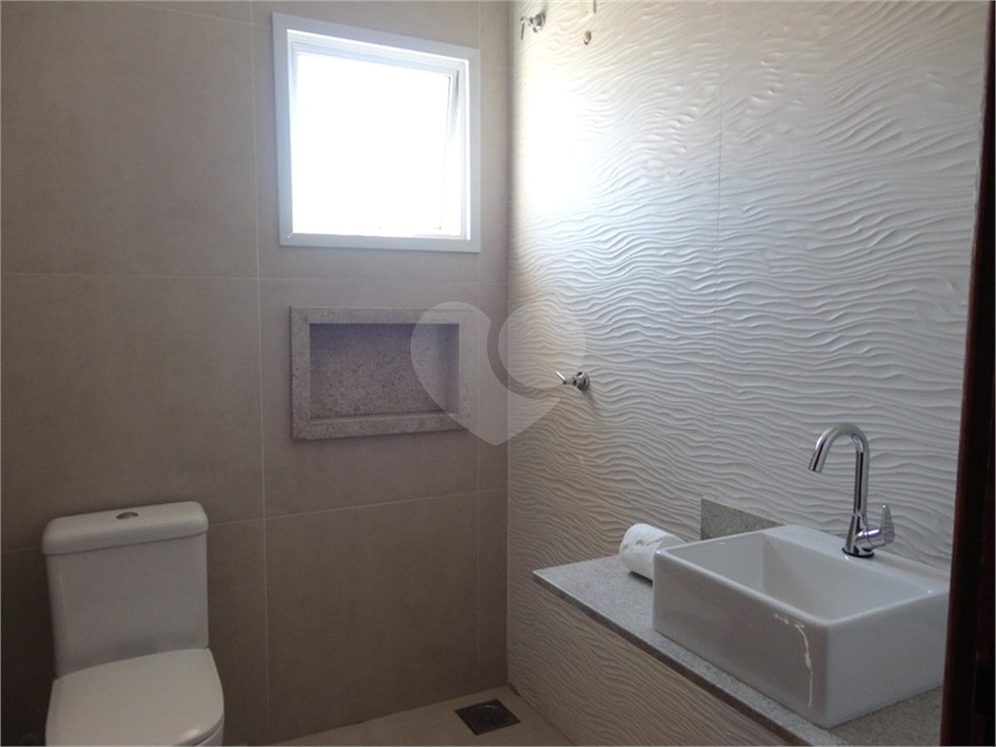 Casa à venda com 3 quartos, sendo 1 suíte,  em Jardim Residencial Nova Veneza, Indaiatuba, SP