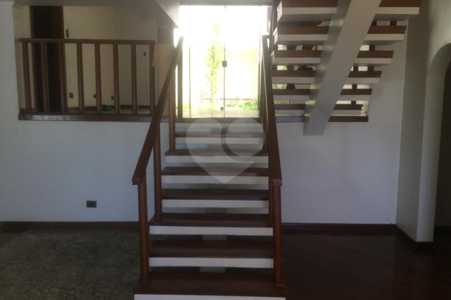 Sobrado à venda com 4 quartos, sendo 3 suítes, em Tremembé, São Paulo, SP