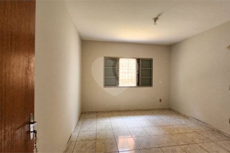 Casa à venda com 2 quartos, sendo 1 suíte, em Vila Suconasa, Araraquara, SP