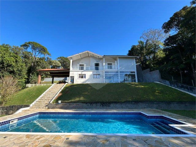 Casa à venda ou para alugar com 4 quartos, sendo 1 suíte,  no condomínio Alpes da Cantareira, Mairiporã - SP