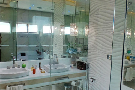 Casa à venda com 3 suítes no condomínio Figueira Garden, Atibaia - SP
