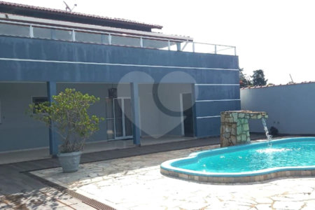 Casa à venda com 8 quartos, sendo 3 suítes,  no condomínio Terras de Santa Rosa, Salto - SP