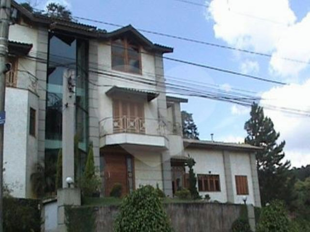 Sobrado à venda com 4 suítes em Horto, São Paulo, SP