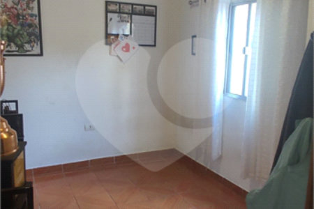 Sobrado à venda com 6 quartos, sendo 1 suíte, em Vila Acoreana, Poá, SP