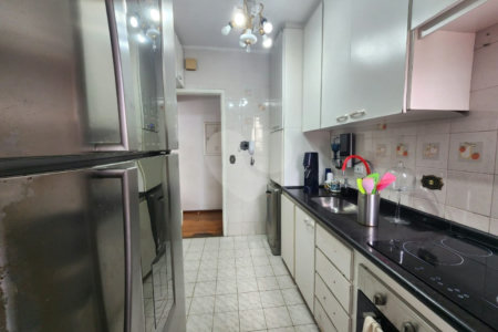 Apartamento com 70m² , 2 dormitórios , sendo 1 suíte , 2 vagas , à venda no Bosque da Saúde.