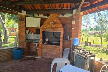 Chácara à venda com 4 quartos, sendo 1 suíte, em Cercadinho, Alambari, SP