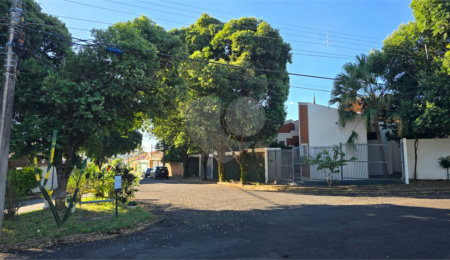 Casa à venda ou para alugar com 4 quartos, sendo 2 suítes,  em Jardim Morumbi, Araraquara, SP