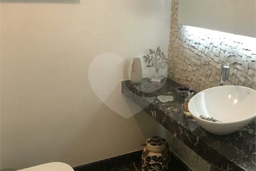 Sobrado à venda com 3 quartos, sendo 1 suíte, em Alto da Boa Vista, São Paulo, SP