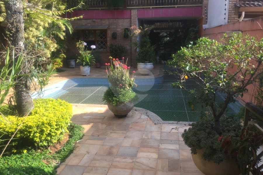 Sobrado à venda com 4 quartos, sendo 3 suítes, em Jardim Virginia Bianca, São Paulo, SP