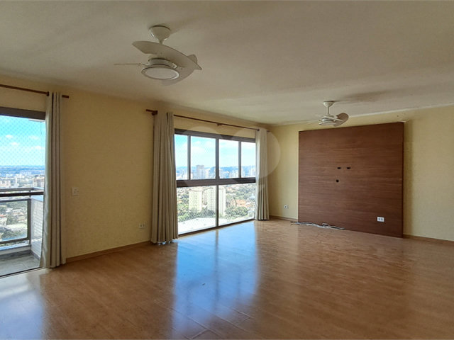 Apartamento à venda com 3 quartos, sendo 1 suíte,  em Alto da Boa Vista, São Paulo, SP