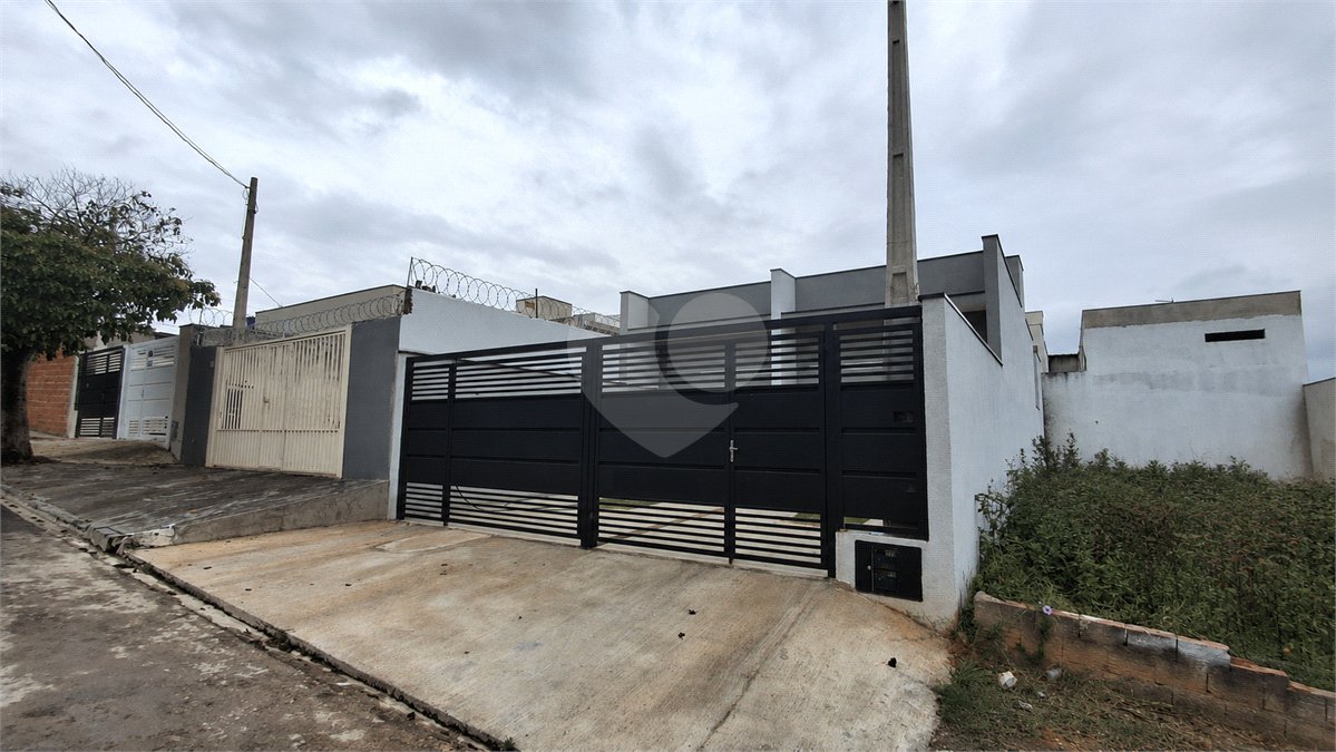Casa de Vila à venda com 2 quartos em Jardim Santa Marta, Sorocaba, SP