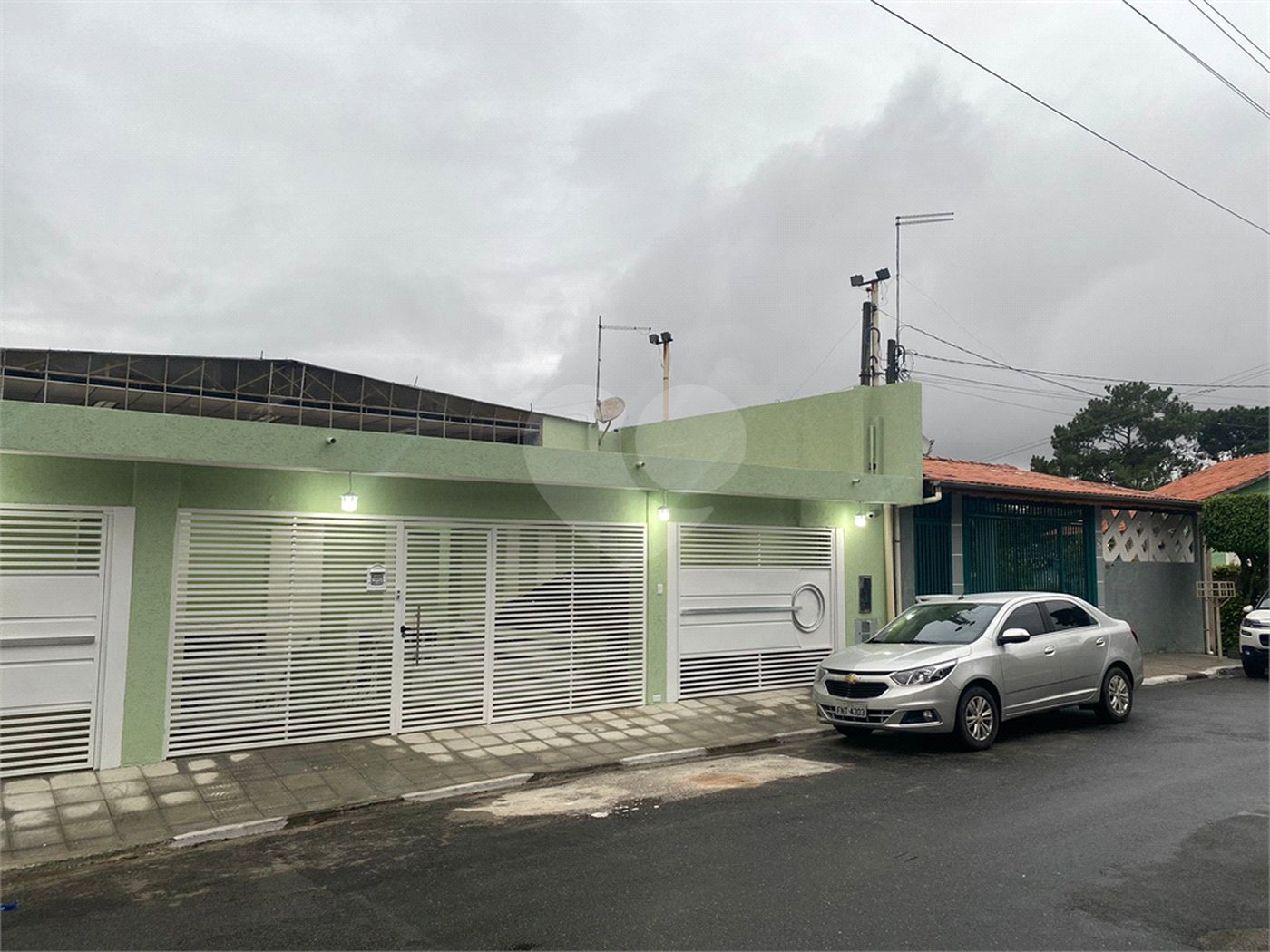 Casa à venda com 3 suítes em Vila Oceania, Poá, SP