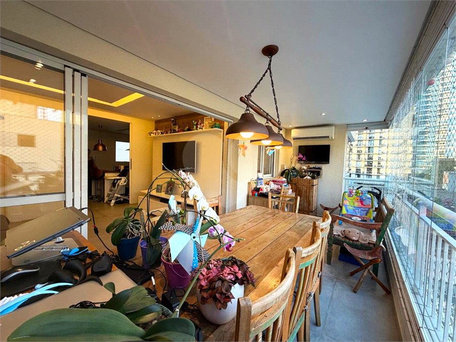 Apartamento à venda com 3 quartos, sendo 1 suíte,  em Alto da Boa Vista, São Paulo, SP