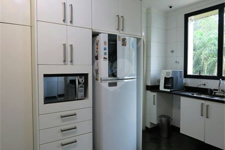 APARTAMENTO UM POR ANDAR!