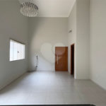 Vende-se casa no Village Damha II