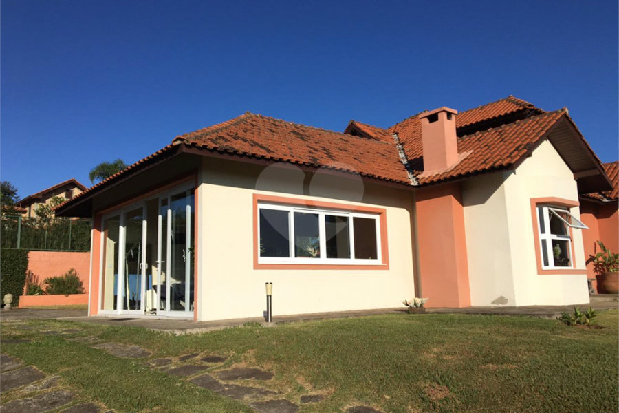 Casa à venda com 3 suítes no condomínio Suíça da Cantareira, Mairiporã - SP