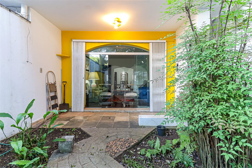 Casa à venda com 3 quartos, sendo 1 suíte, em Mirandópolis, São Paulo, SP