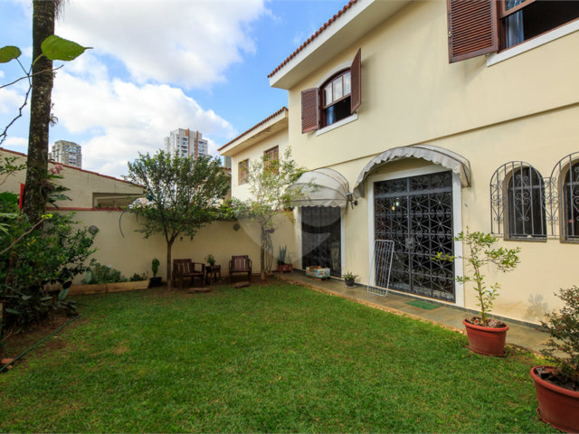 Sobrado à venda com 4 quartos, sendo 2 suítes,  em Jardim Prudência, São Paulo, SP